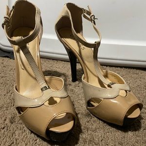 Guess woman’s heel